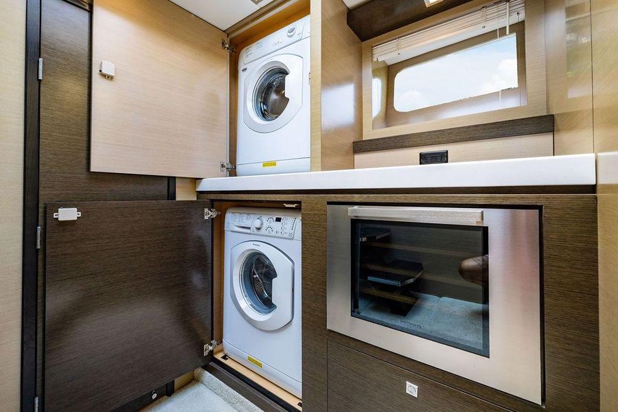 2017 Cruisers Yachts 60 Cantius