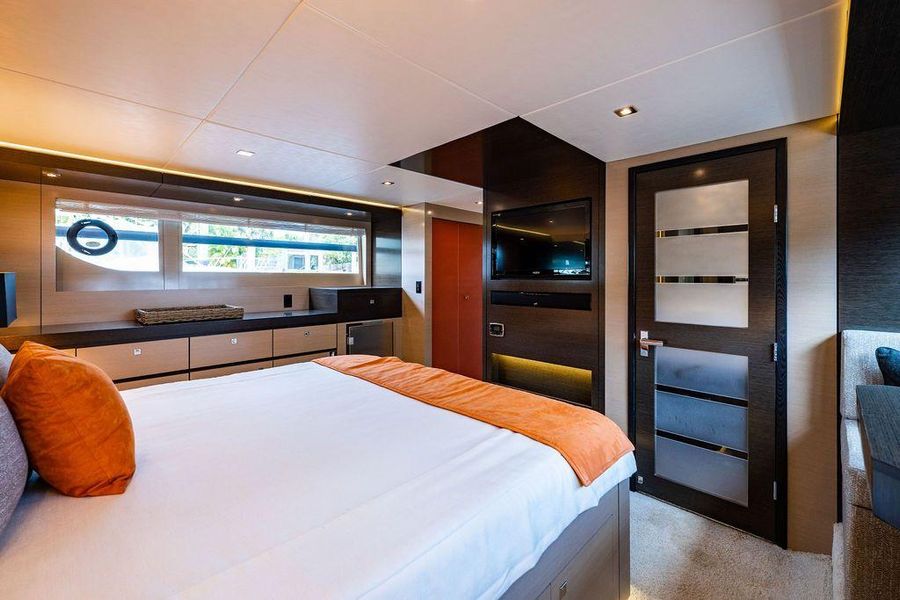 2017 Cruisers Yachts 60 Cantius