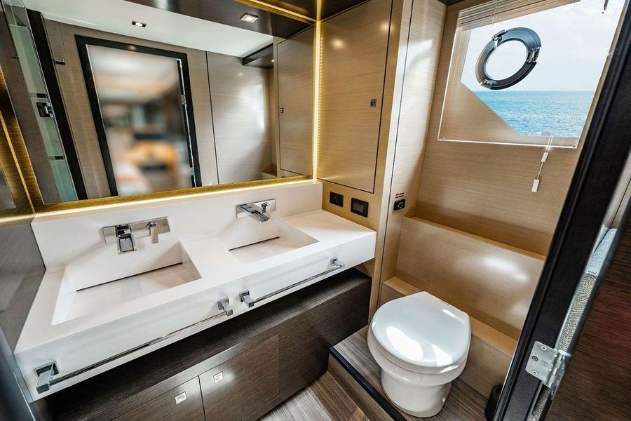 2017 Cruisers Yachts 60 Cantius