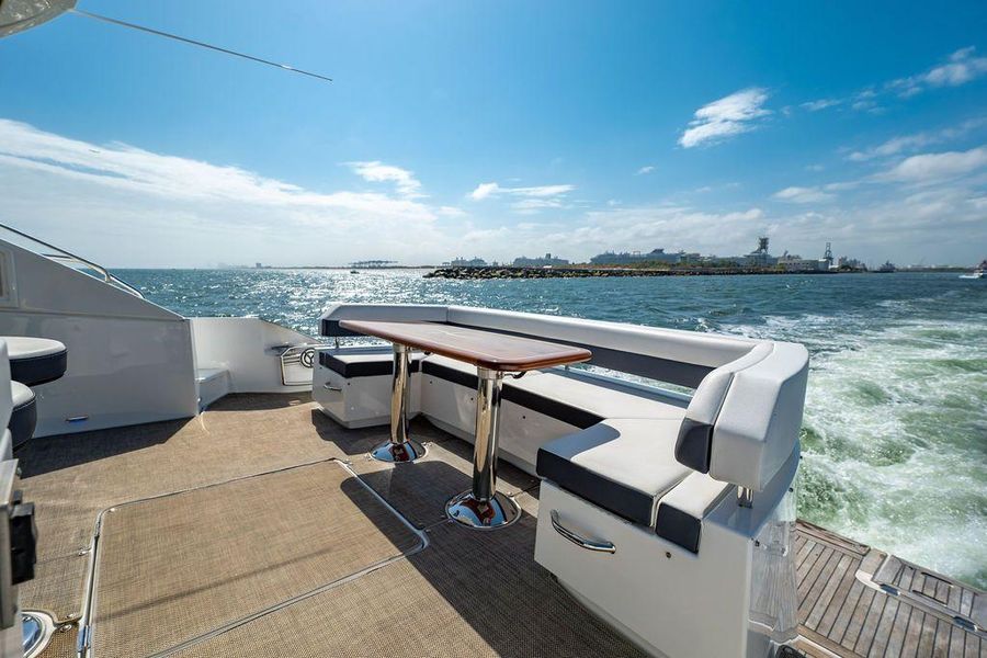 2017 Cruisers Yachts 60 Cantius