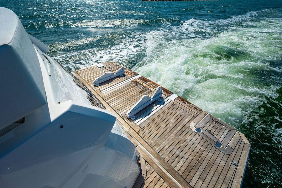 2017 Cruisers Yachts 60 Cantius