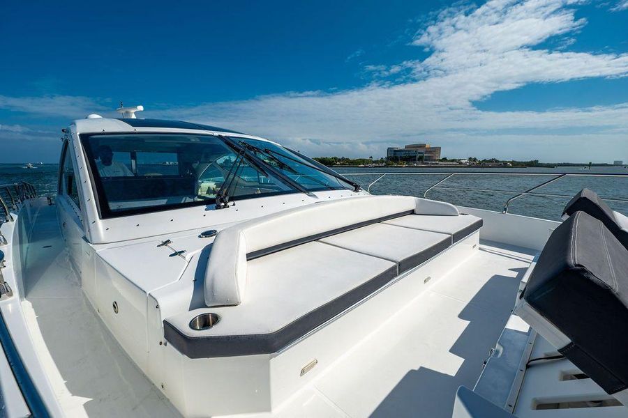 2017 Cruisers Yachts 60 Cantius