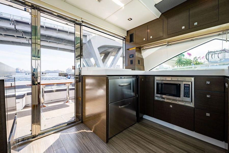 2017 Cruisers Yachts 60 Cantius