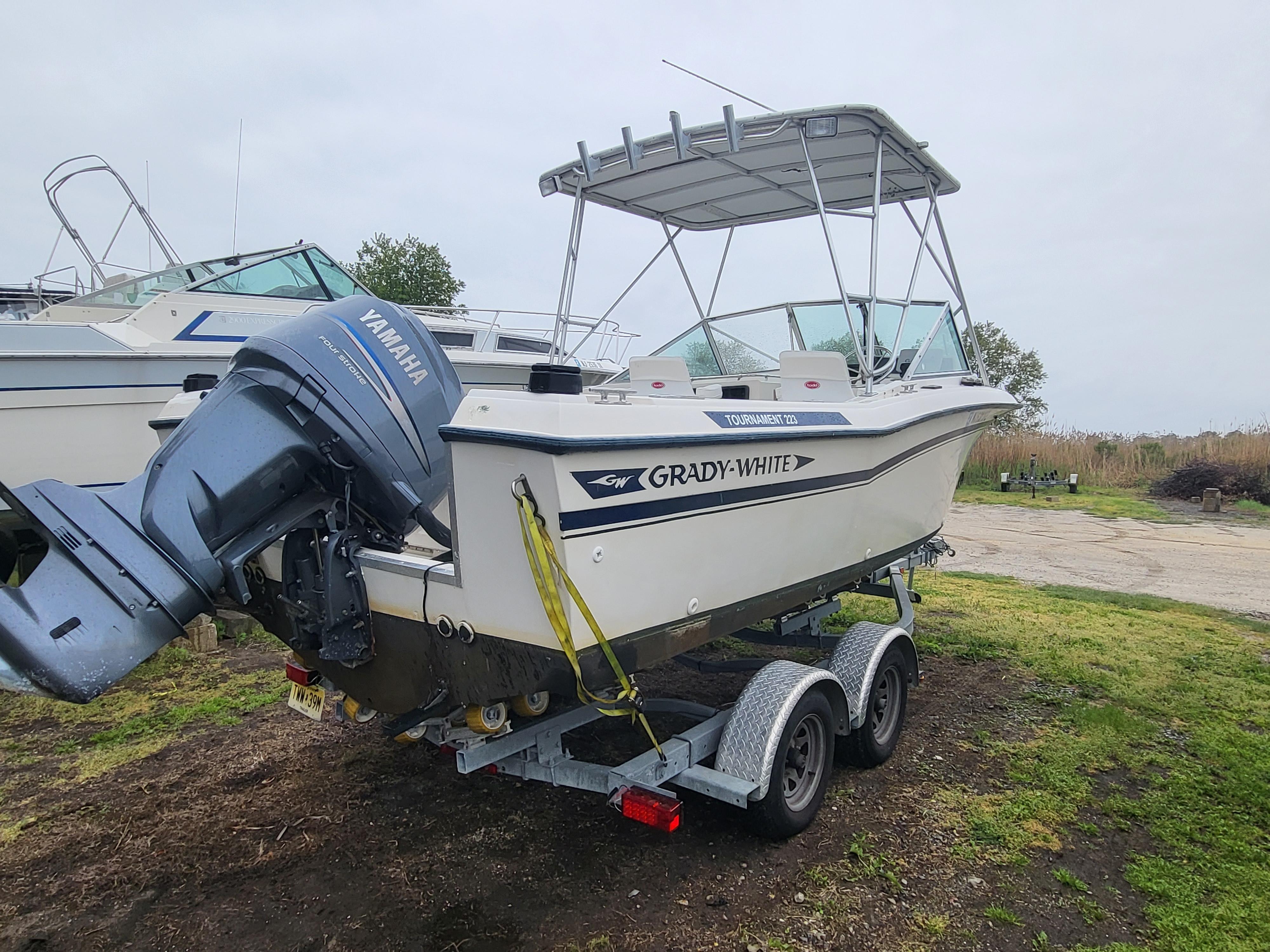 1984 Grady-White 224 TOURNAMENT Runabout Boat