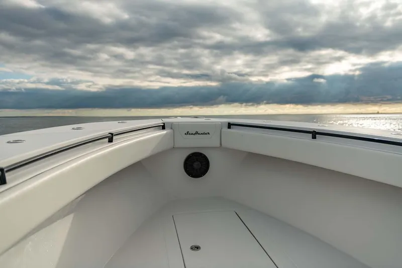 Mr Fish Yacht Photos Pics SeaHunter 35 Tournament 2016 boat bow with ocean view and cloudy sky.
