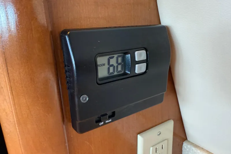  Yacht Photos Pics Thermostat set to 68&deg;F in 2005 Meridian 341 Sedan interior.