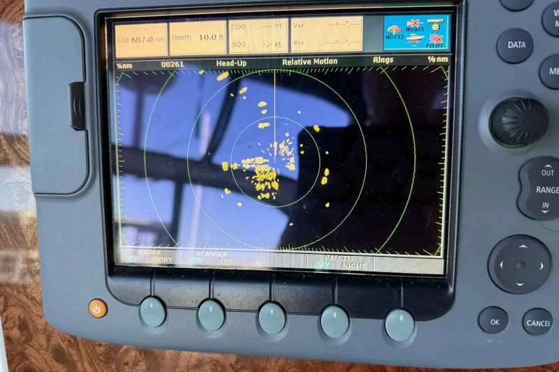  Yacht Photos Pics Radar display on a 2005 Meridian 341 Sedan boat, showing navigation data.