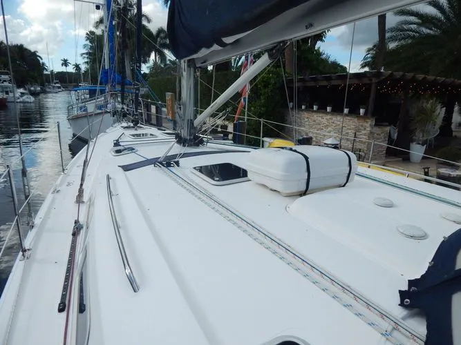  Yacht Photos Pics 2010 Hunter Sailing Diver - Image 40