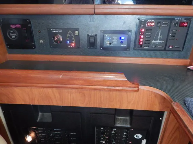  Yacht Photos Pics 2010 Hunter Sailing Diver - Image 8