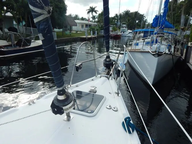  Yacht Photos Pics 2010 Hunter Sailing Diver - Image 37