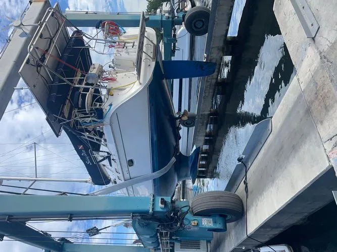  Yacht Photos Pics 2010 Hunter Sailing Diver - Image 43