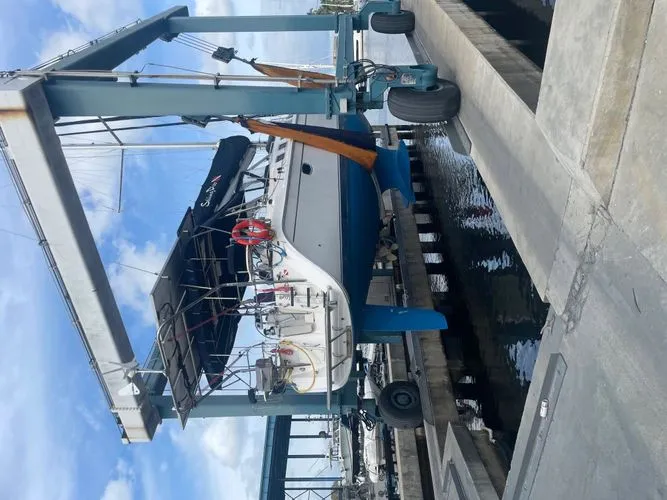  Yacht Photos Pics 2010 Hunter Sailing Diver - Image 42