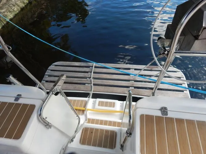  Yacht Photos Pics 2010 Hunter Sailing Diver - Image 31