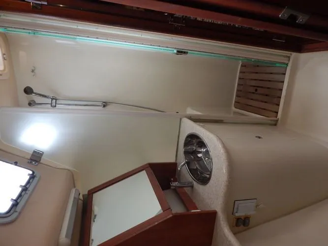  Yacht Photos Pics 2010 Hunter Sailing Diver - Image 27