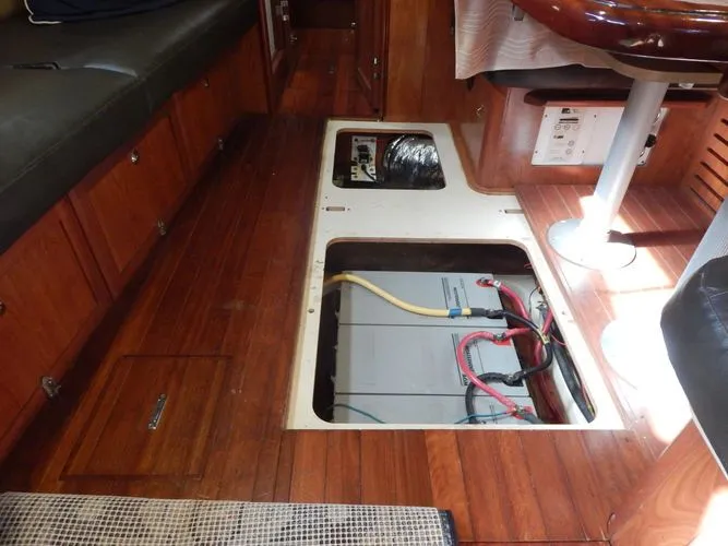  Yacht Photos Pics 2010 Hunter Sailing Diver - Image 24