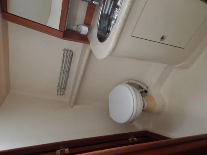  Yacht Photos Pics 2010 Hunter Sailing Diver - Image 4