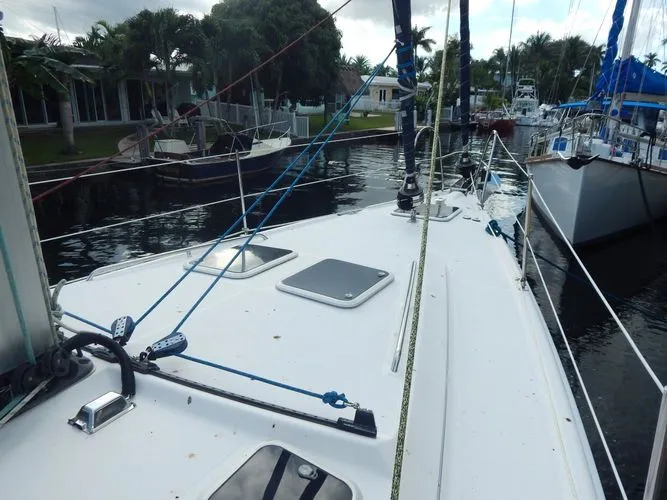  Yacht Photos Pics 2010 Hunter Sailing Diver - Image 36