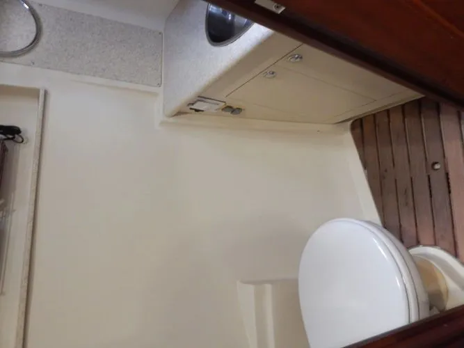  Yacht Photos Pics 2010 Hunter Sailing Diver - Image 15