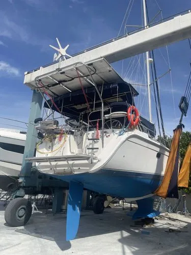  Yacht Photos Pics 2010 Hunter Sailing Diver - Image 32