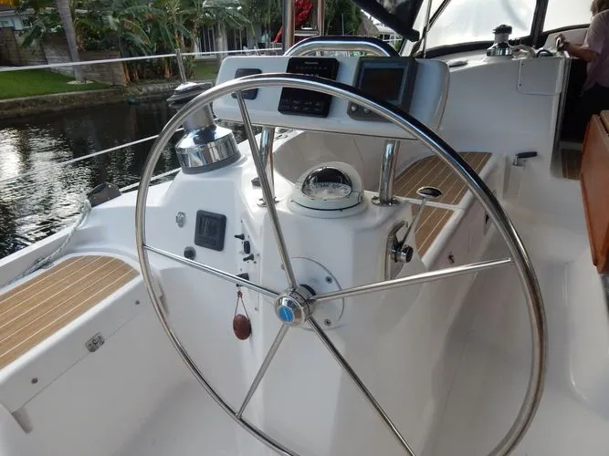  Yacht Photos Pics 2010 Hunter Sailing Diver - Image 28