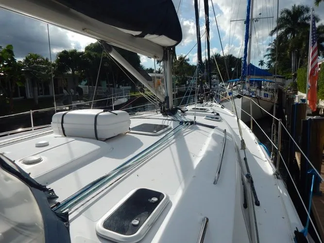  Yacht Photos Pics 2010 Hunter Sailing Diver - Image 35