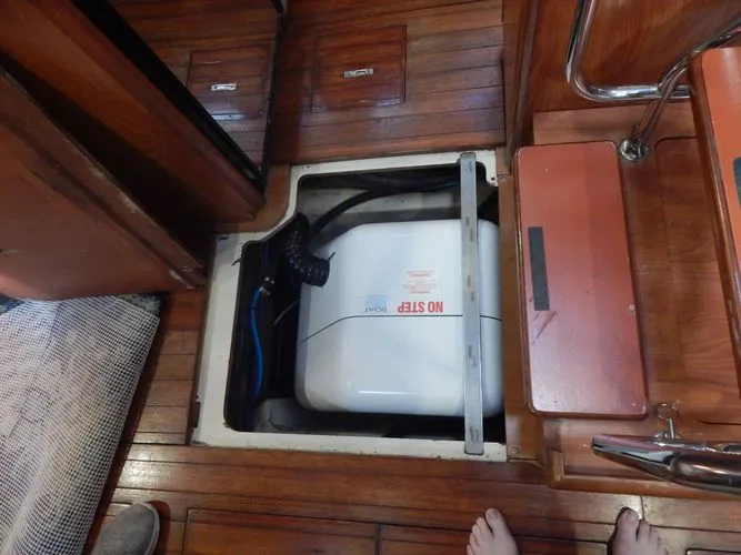  Yacht Photos Pics 2010 Hunter Sailing Diver - Image 23