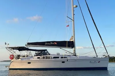 Hunter Sailing Diver