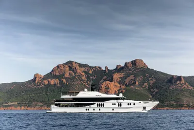 2007 Austal Displacement