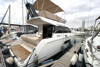 2014 Sealine F380
