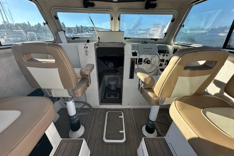 Fortuna Yacht Photos Pics 2019 Parker 2820 XLD Sport Cabin interior with helm, seating, and navigation equipment.