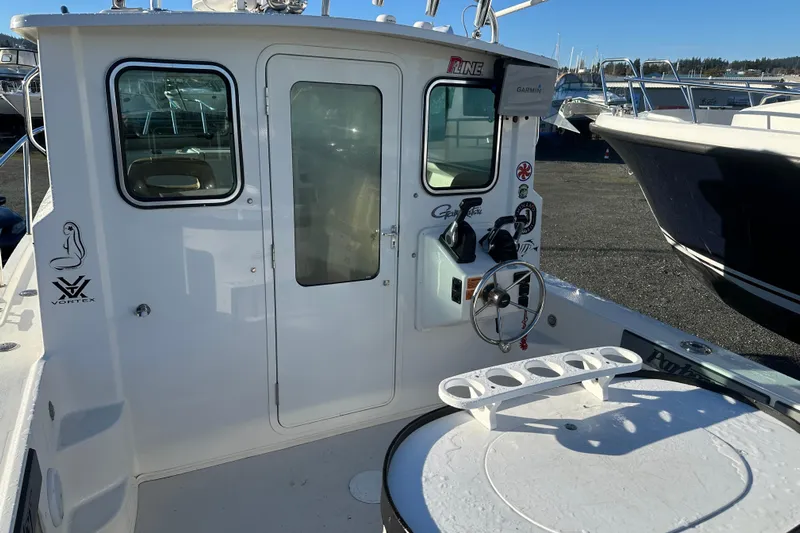 Fortuna Yacht Photos Pics 2019 Parker 2820 XLD Sport Cabin boat with steering wheel and cabin door.