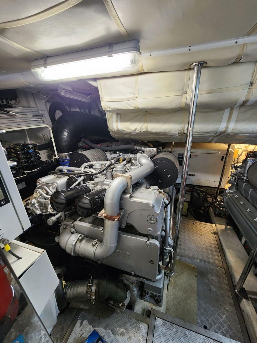 2011 Pershing 73 