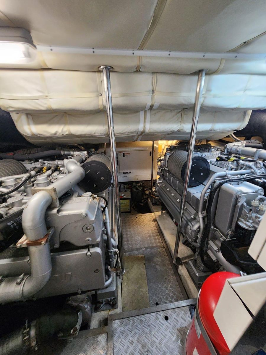 2011 Pershing 73 