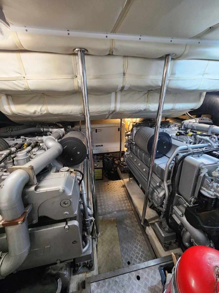 2011 Pershing 73 