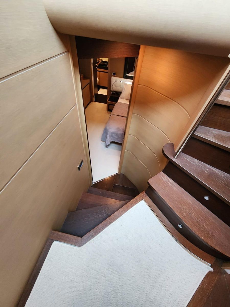 2011 Pershing 73 