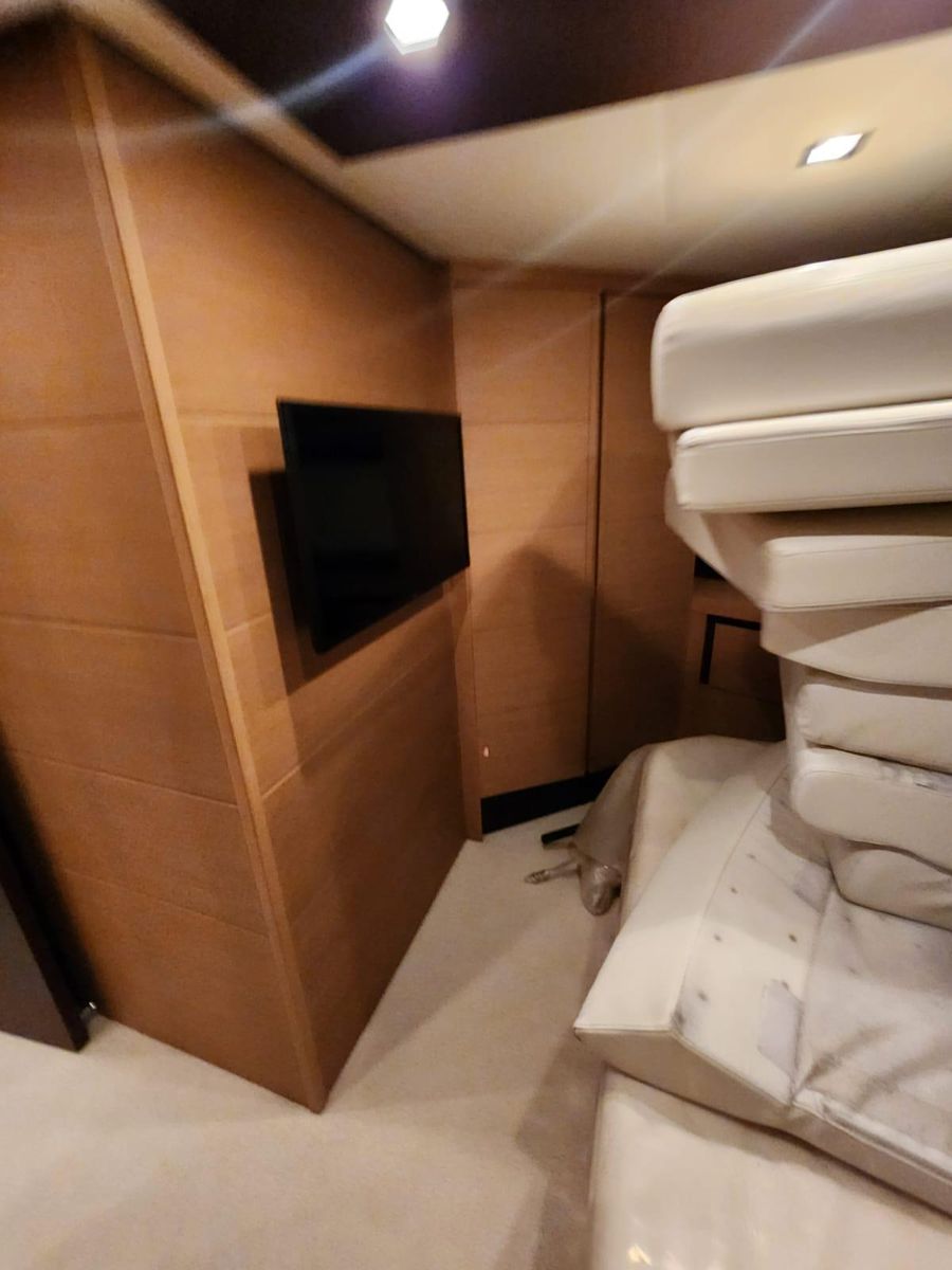 2011 Pershing 73 