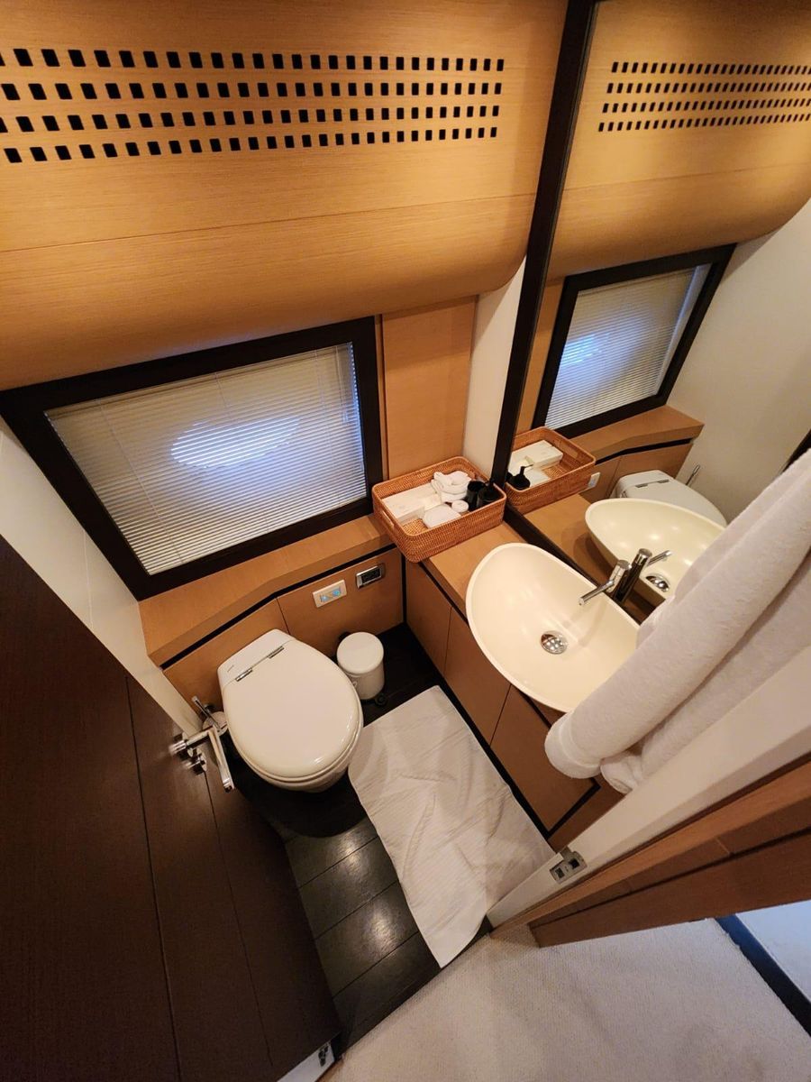 2011 Pershing 73 