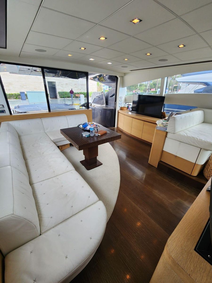2011 Pershing 73 