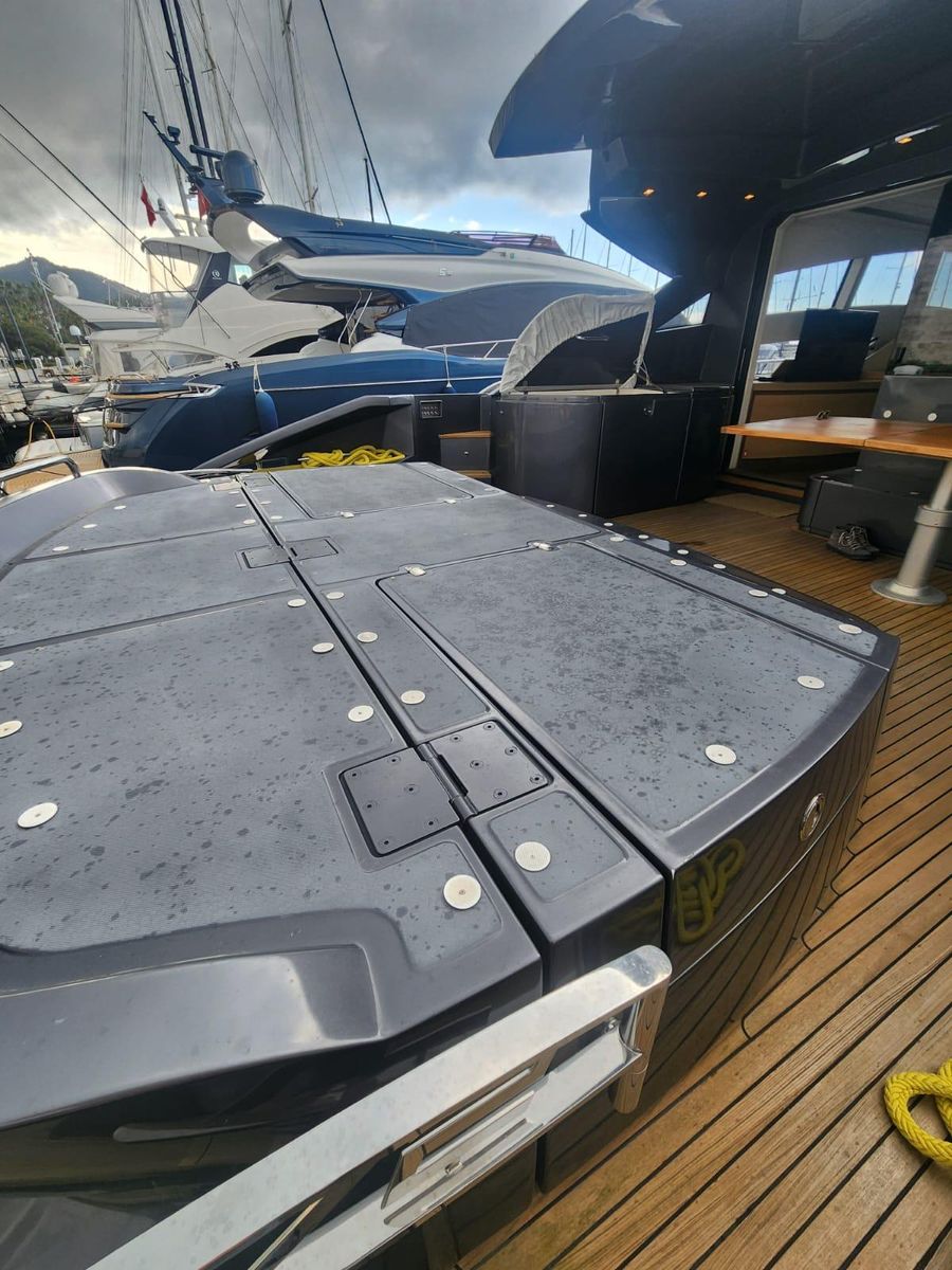 2011 Pershing 73 