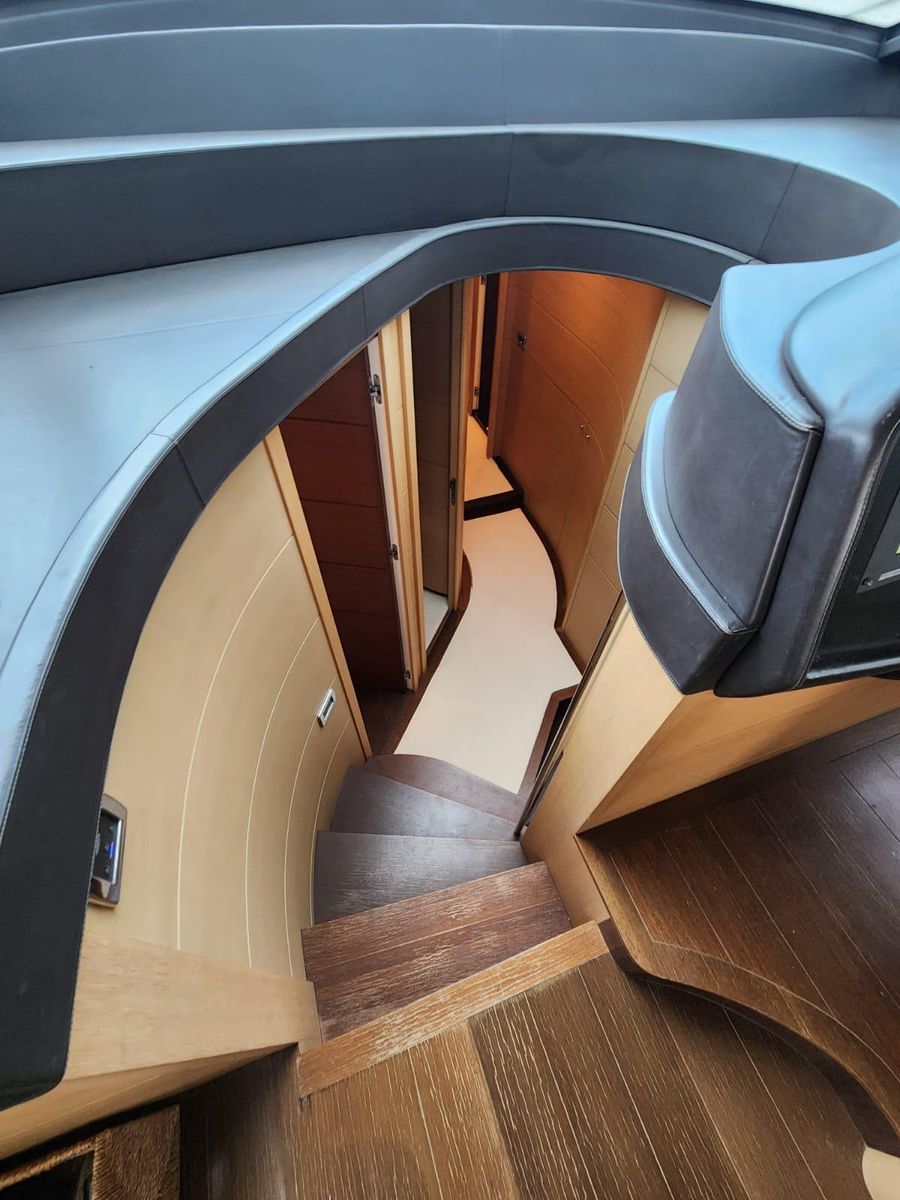 2011 Pershing 73 