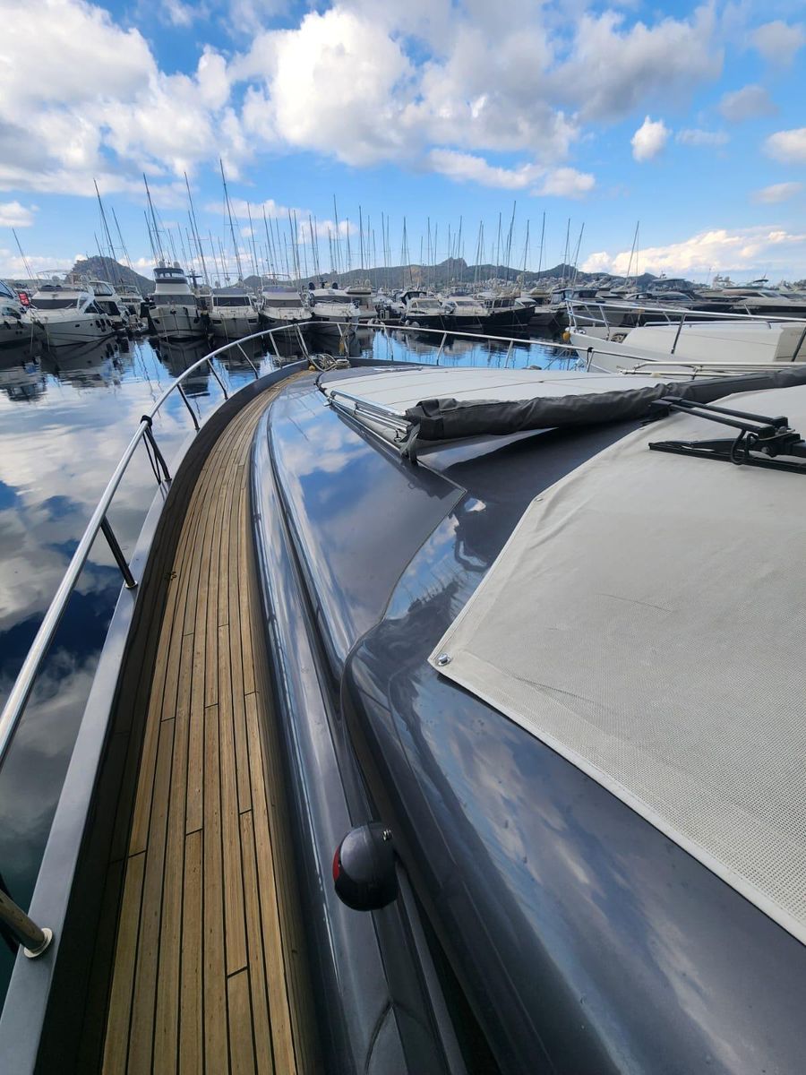 2011 Pershing 73 