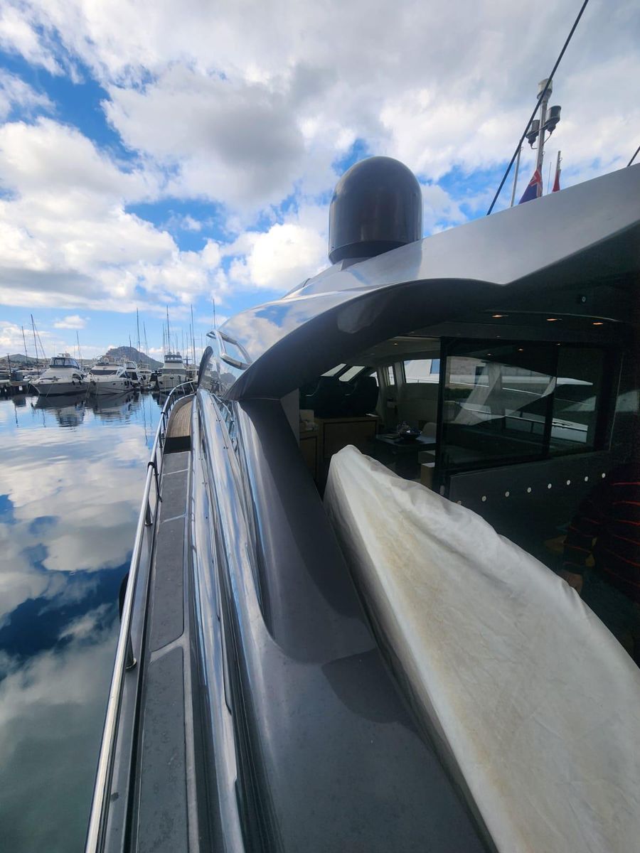 2011 Pershing 73 
