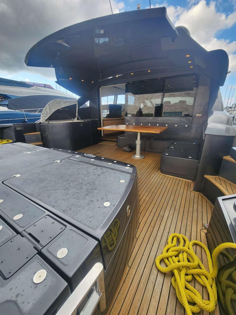2011 Pershing 73 