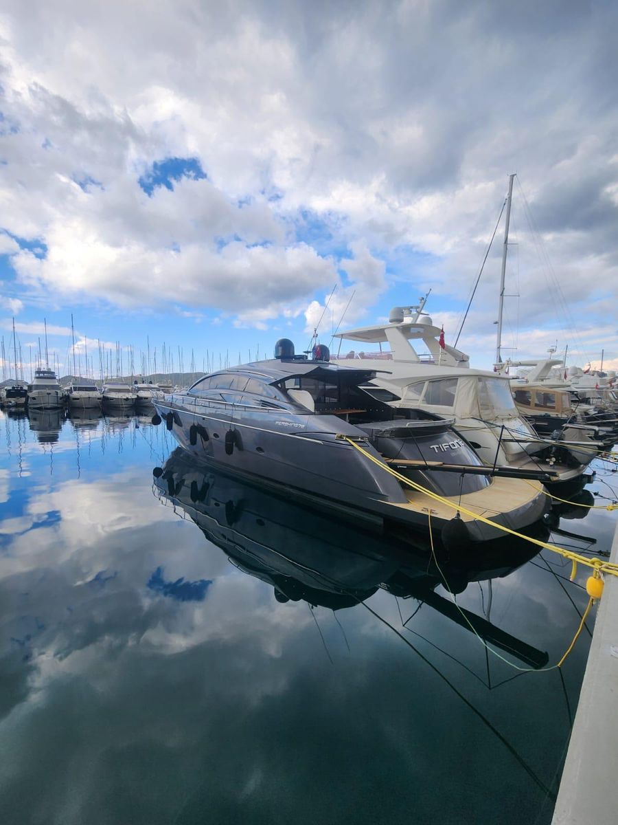 2011 Pershing 73 