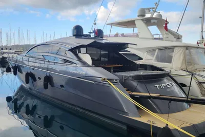 Pershing 72
