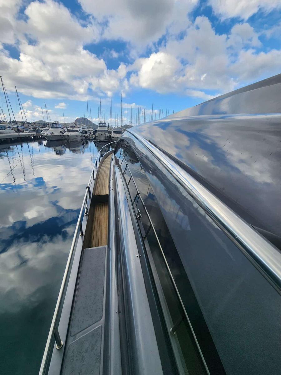 2011 Pershing 73 