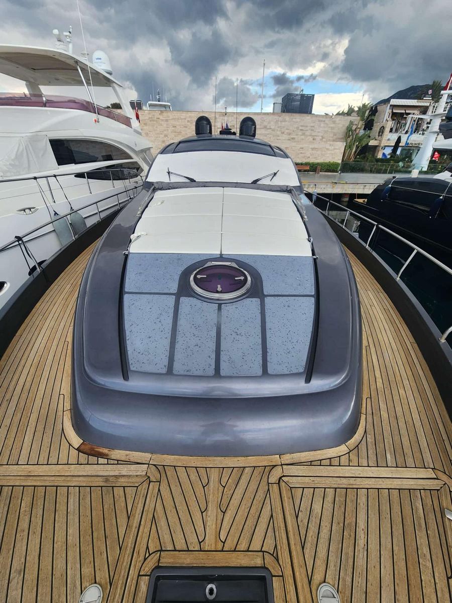2011 Pershing 73 