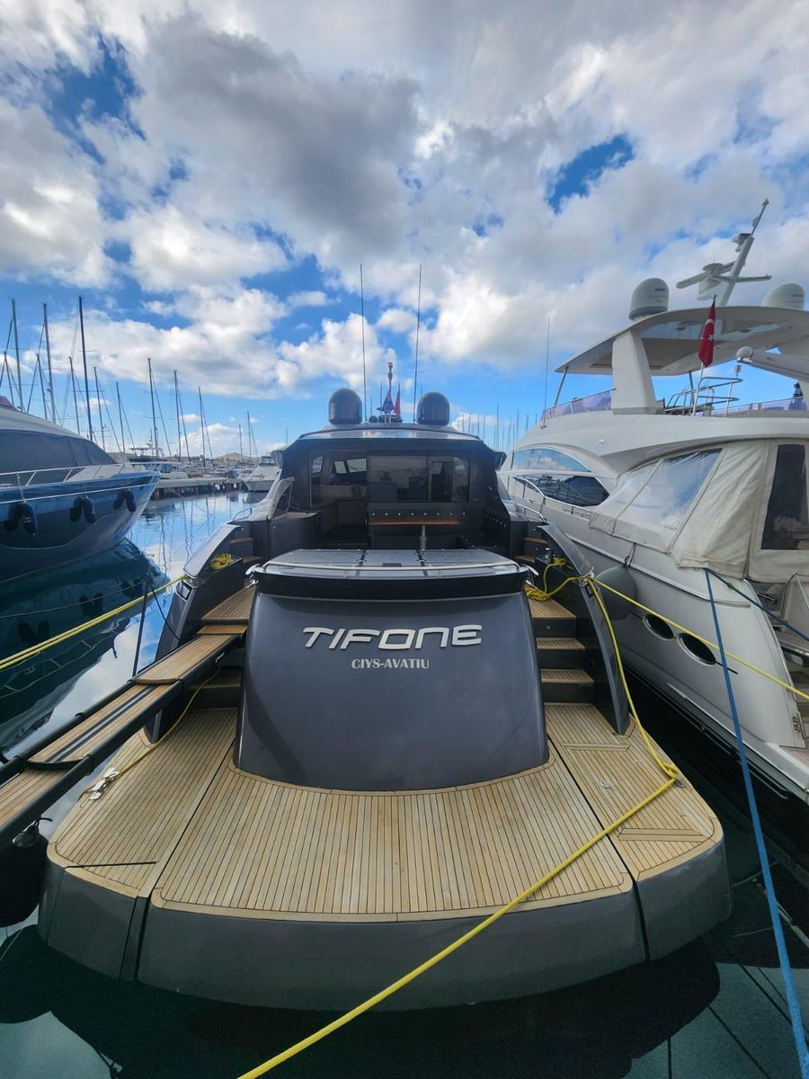 2011 Pershing 73 