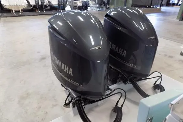  Yacht Photos Pics 34 Regulator - WIN PER DAY - Twin Yamaha Engines