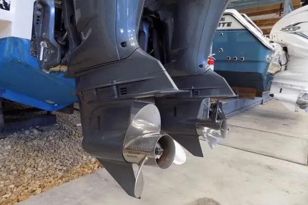  Yacht Photos Pics 34 Regulator - WIN PER DAY - Twin Yamaha Engines